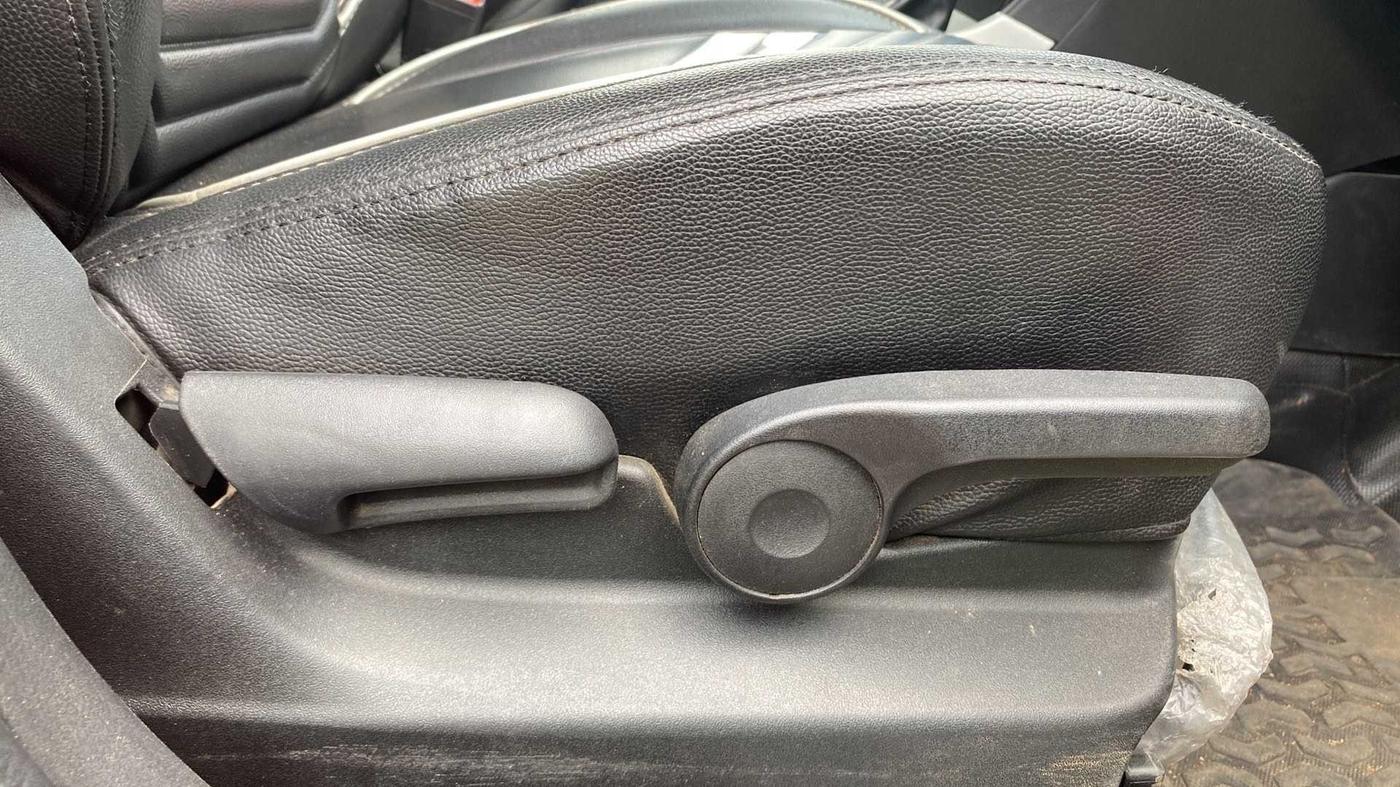 2021 Maruti Vitara Brezza ZXI PLUS AT DUAL TONE SHVS, Petrol, Automatic, 68,282 km, Driver Side Adjustment Panel