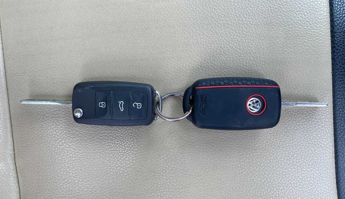 2017 Volkswagen Ameo HIGHLINE1.2L PLUS 16 ALLOY, Petrol, Manual, 49,624 km, Key Close Up