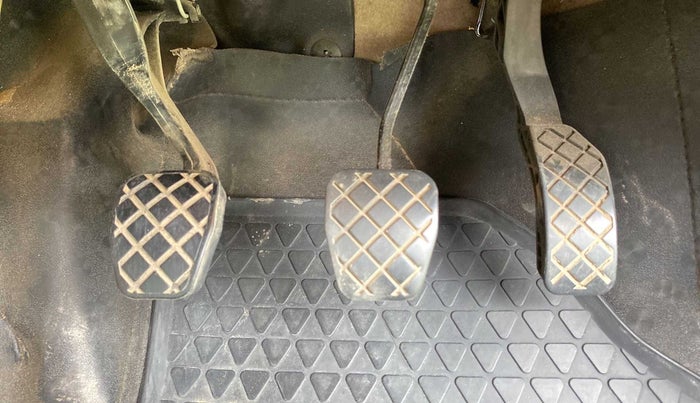 2017 Volkswagen Ameo HIGHLINE1.2L PLUS 16 ALLOY, Petrol, Manual, 49,624 km, Pedals