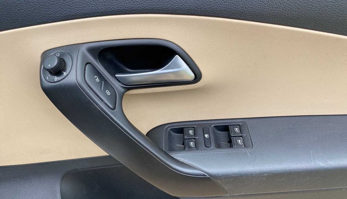 2017 Volkswagen Ameo HIGHLINE1.2L PLUS 16 ALLOY, Petrol, Manual, 49,624 km, Driver Side Door Panels Control