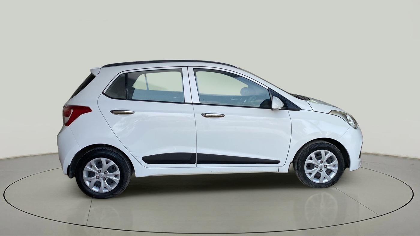 2015 Hyundai Grand i10 SPORTZ 1.2 KAPPA VTVT, Petrol, Manual, 46,287 km, Right Side View