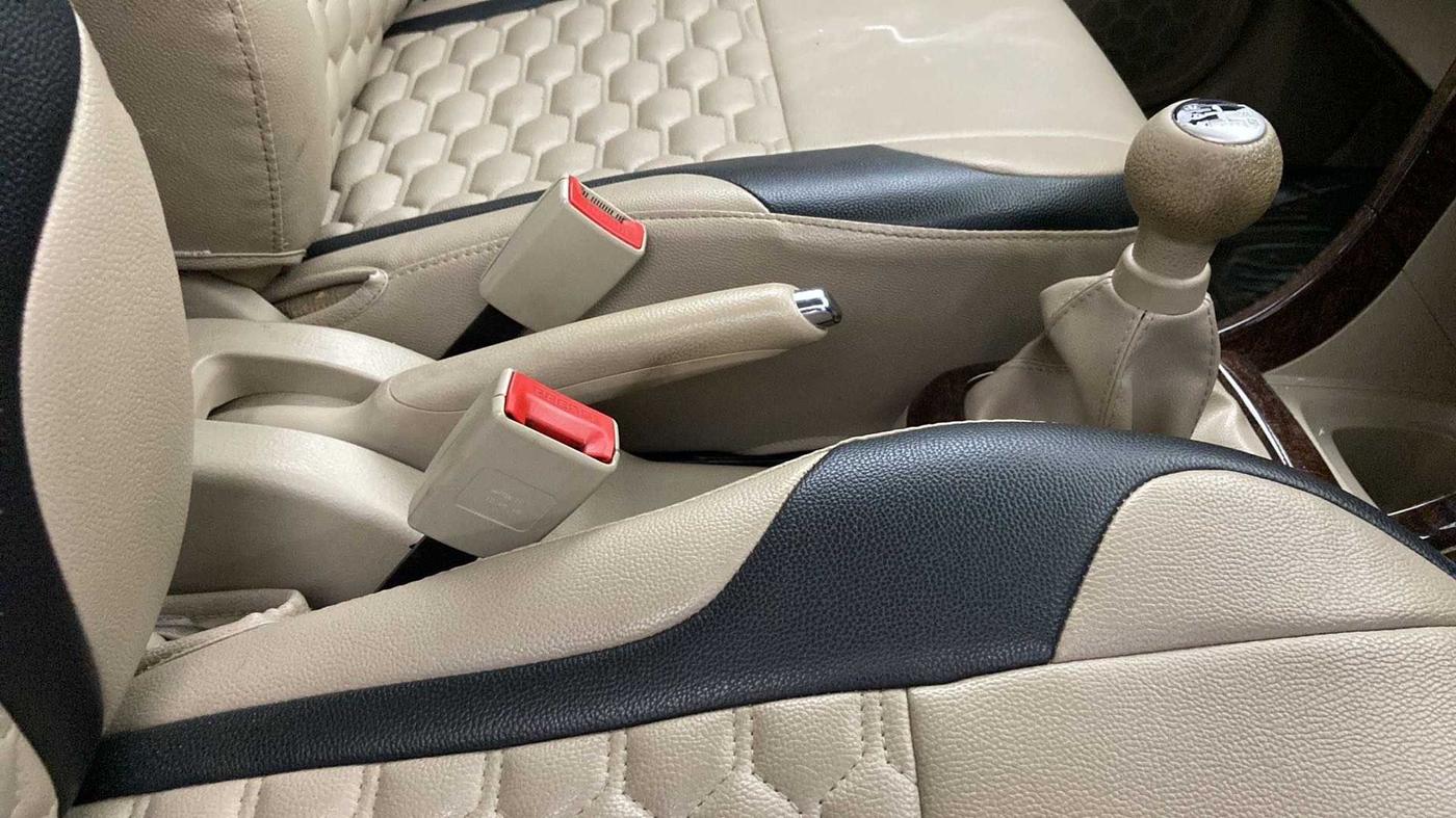 2015 Maruti Swift Dzire VXI, Petrol, Manual, 32,721 km, Gear Lever