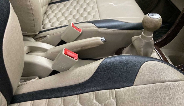 2015 Maruti Swift Dzire VXI, Petrol, Manual, 32,721 km, Gear Lever