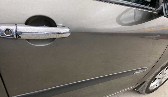 2015 Maruti Swift Dzire VXI, Petrol, Manual, 32,721 km, Driver-side door - Minor scratches