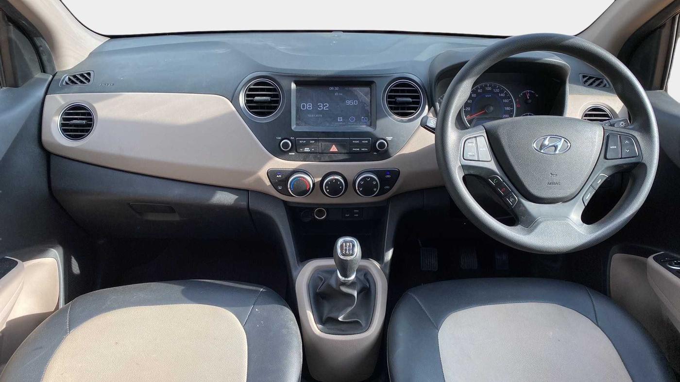2017 Hyundai Grand i10 SPORTZ (O) 1.2 KAPPA VTVT, Petrol, Manual, 34,512 km, Dashboard