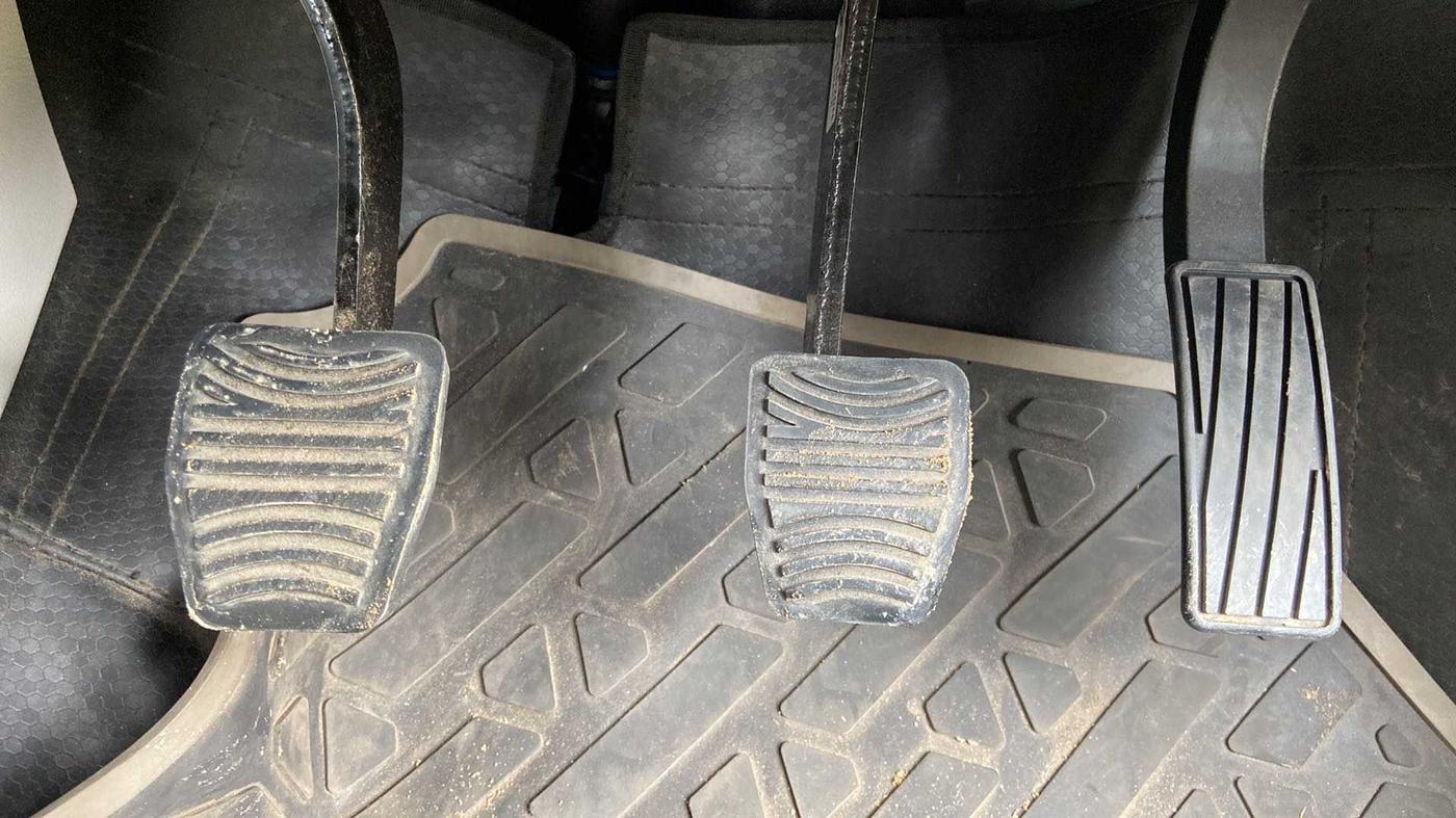 2023 Mahindra XUV300 W6 1.2 PETROL, Petrol, Manual, 3,529 km, Pedals
