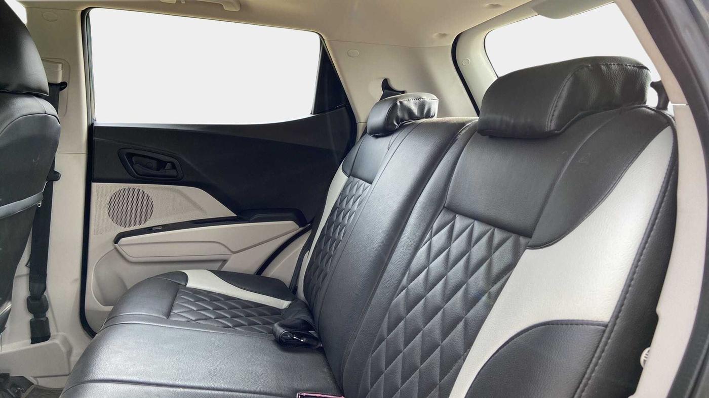 2023 Mahindra XUV300 W6 1.2 PETROL, Petrol, Manual, 3,529 km, Right Side Rear Door Cabin