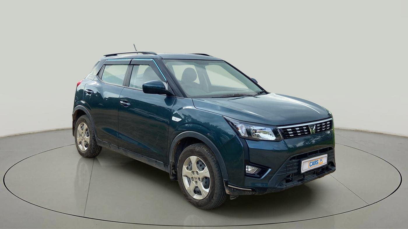 2023 Mahindra XUV300 W6 1.2 PETROL, Petrol, Manual, 3,529 km, SRP