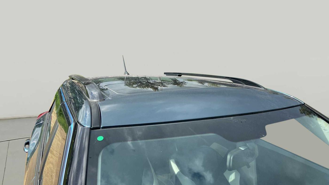 2023 Mahindra XUV300 W6 1.2 PETROL, Petrol, Manual, 3,529 km, Roof