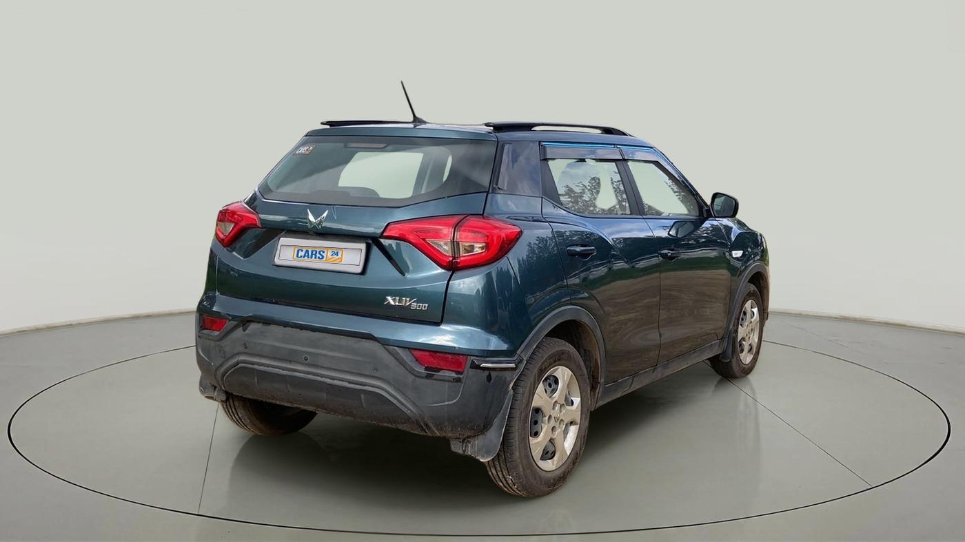 2023 Mahindra XUV300 W6 1.2 PETROL, Petrol, Manual, 3,529 km, Right Back Diagonal