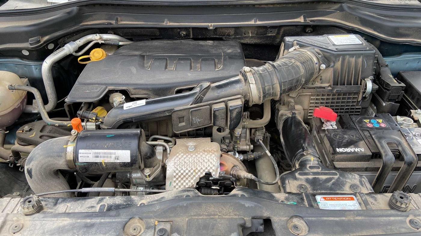 2023 Mahindra XUV300 W6 1.2 PETROL, Petrol, Manual, 3,529 km, Open Bonet