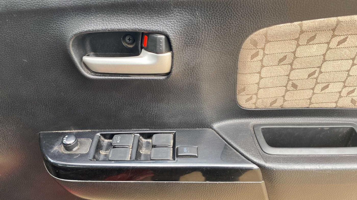 2018 Maruti Wagon R 1.0 VXI AMT, Petrol, Automatic, 99,726 km, Driver Side Door Panels Control
