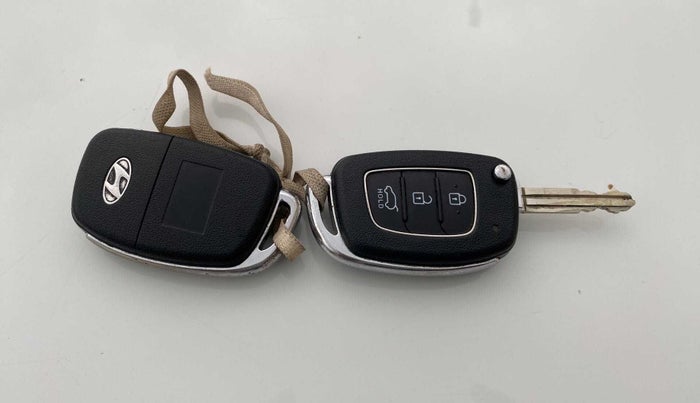 2016 Hyundai Creta E PLUS 1.6 PETROL, Petrol, Manual, 70,876 km, Key Close Up