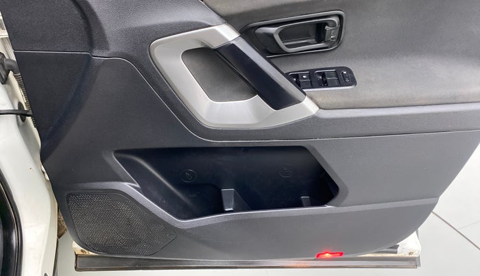 2019 Tata Harrier XM 2.0L Kryotec, Diesel, Manual, 59,951 km, Driver Side Door Panels Control