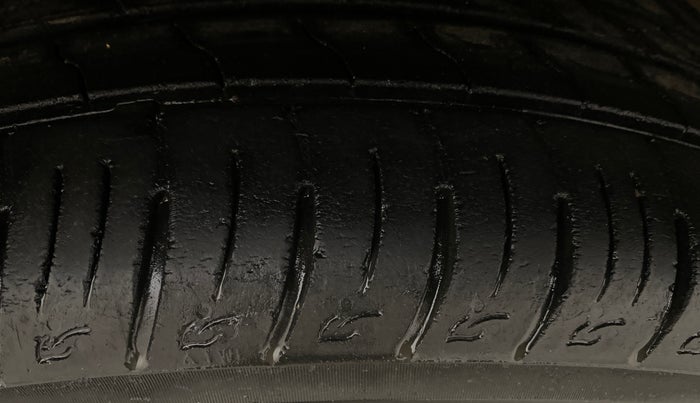 2018 Maruti Vitara Brezza ZDI, Diesel, Manual, 52,629 km, Left Front Tyre Tread