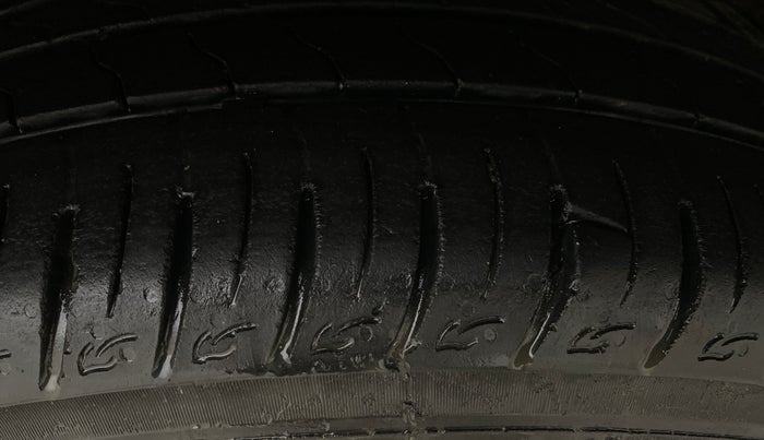 2018 Maruti Vitara Brezza ZDI, Diesel, Manual, 52,629 km, Right Rear Tyre Tread