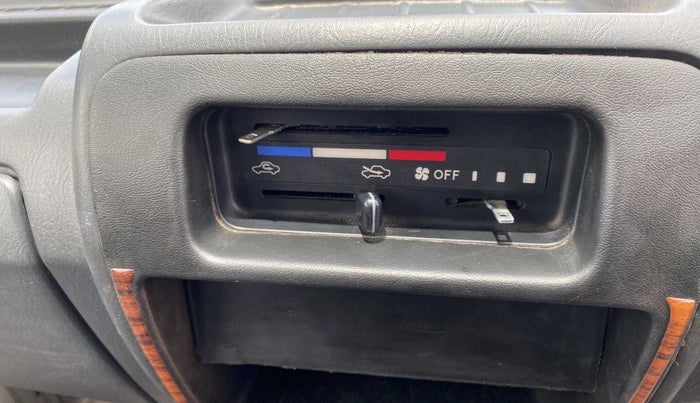 2017 Maruti OMNI E 8 STR, Petrol, Manual, 20,461 km, AC Unit - Directional switch has minor damage