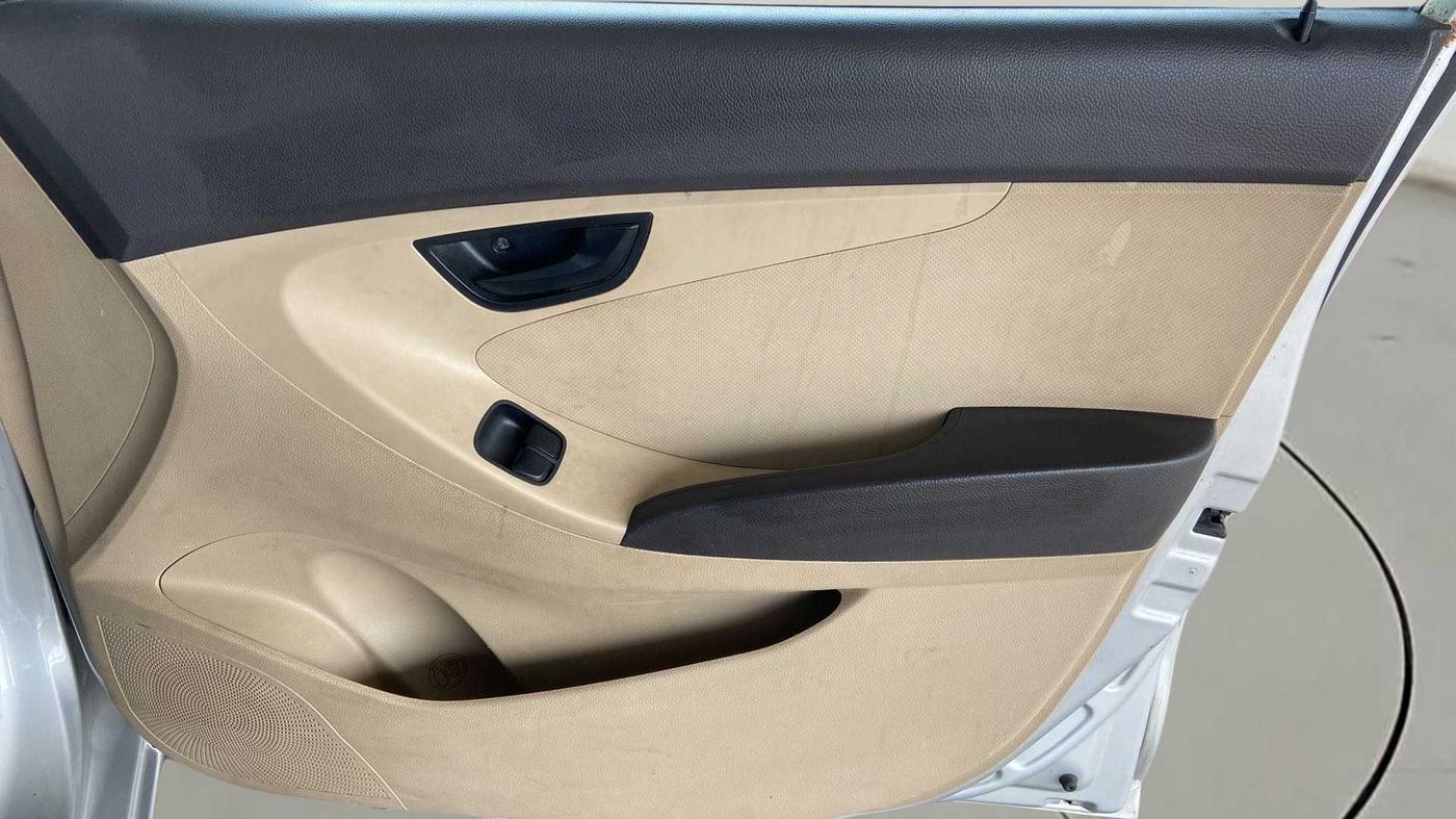 2015 Hyundai Eon ERA +, Petrol, Manual, 83,722 km, Driver Side Door Panels Control