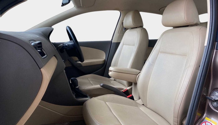 2015 Volkswagen Vento HIGHLINE 1.5 AT, Diesel, Automatic, 80,402 km, Right Side Front Door Cabin