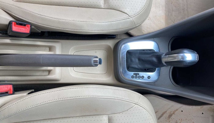 2015 Volkswagen Vento HIGHLINE 1.5 AT, Diesel, Automatic, 80,402 km, Gear Lever