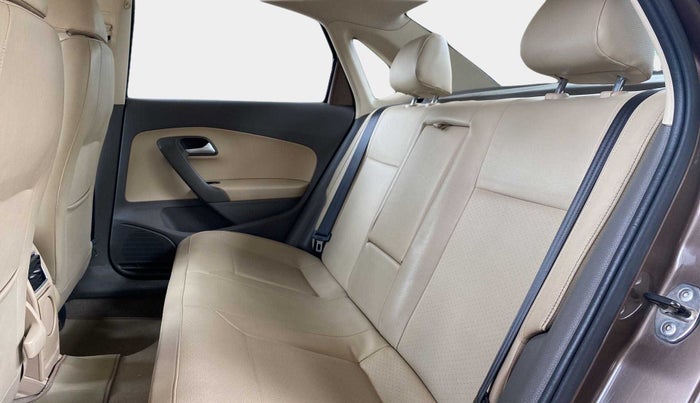 2015 Volkswagen Vento HIGHLINE 1.5 AT, Diesel, Automatic, 80,402 km, Right Side Rear Door Cabin