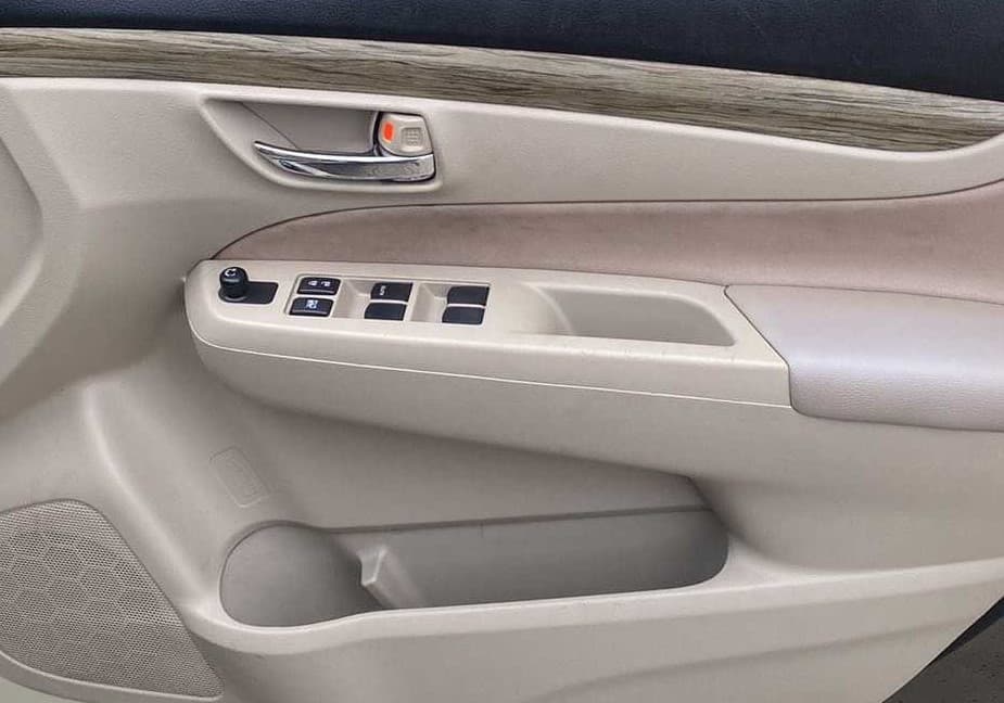 2020 Maruti Ciaz DELTA 1.5 SHVS MT PETROL, Petrol, Manual, 63,935 km, Driver Side Door Panels Control