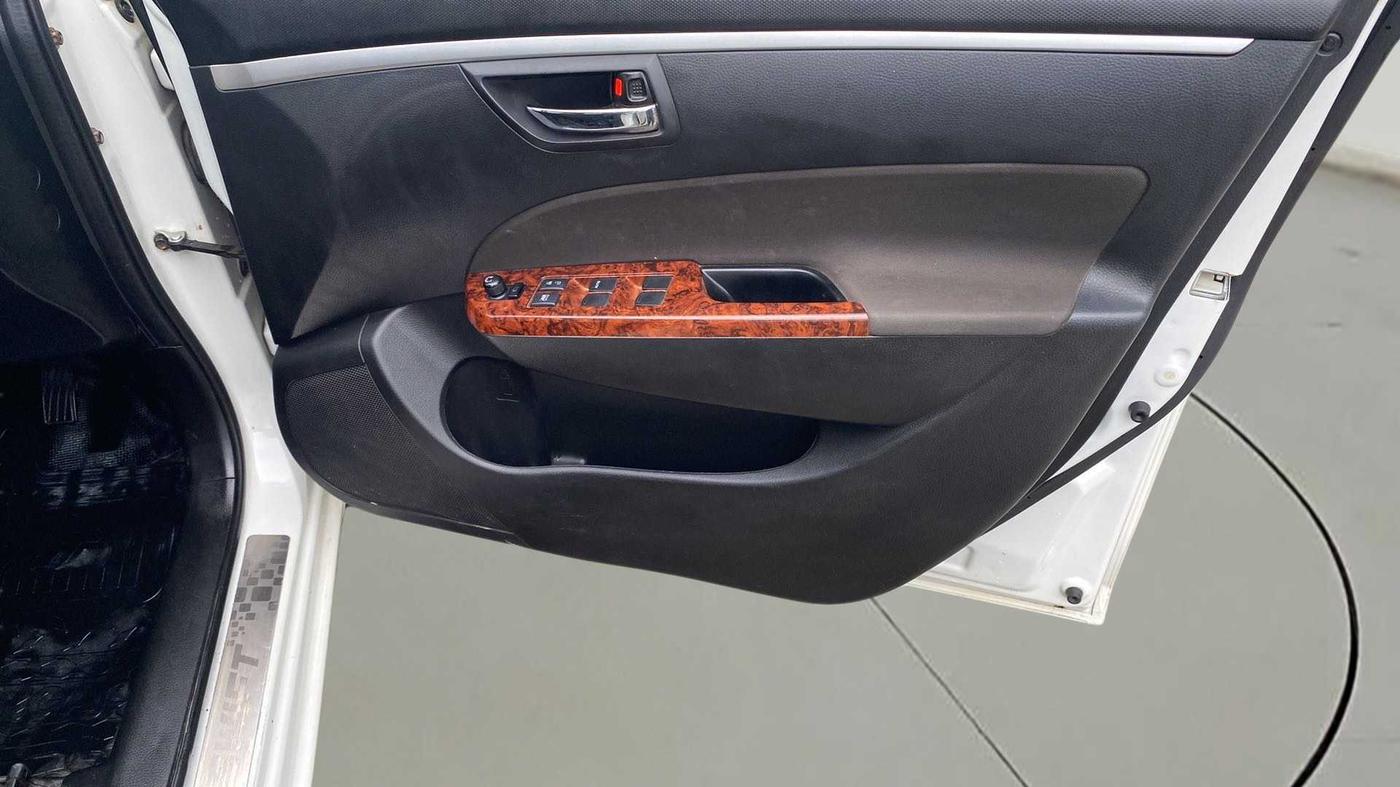 2016 Maruti Swift VXI, Petrol, Manual, 64,800 km, Driver Side Door Panels Control
