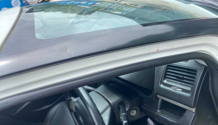 2016 Maruti Swift VXI, Petrol, Manual, 64,800 km, Right A pillar - Slightly dented
