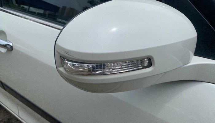 2016 Maruti Swift VXI, Petrol, Manual, 64,800 km, Right rear-view mirror - Minor scratches