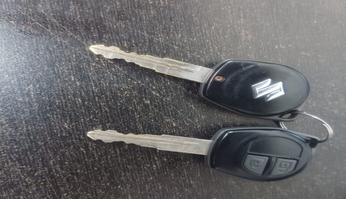 2016 Maruti Swift VXI, Petrol, Manual, 64,800 km, Key Close Up