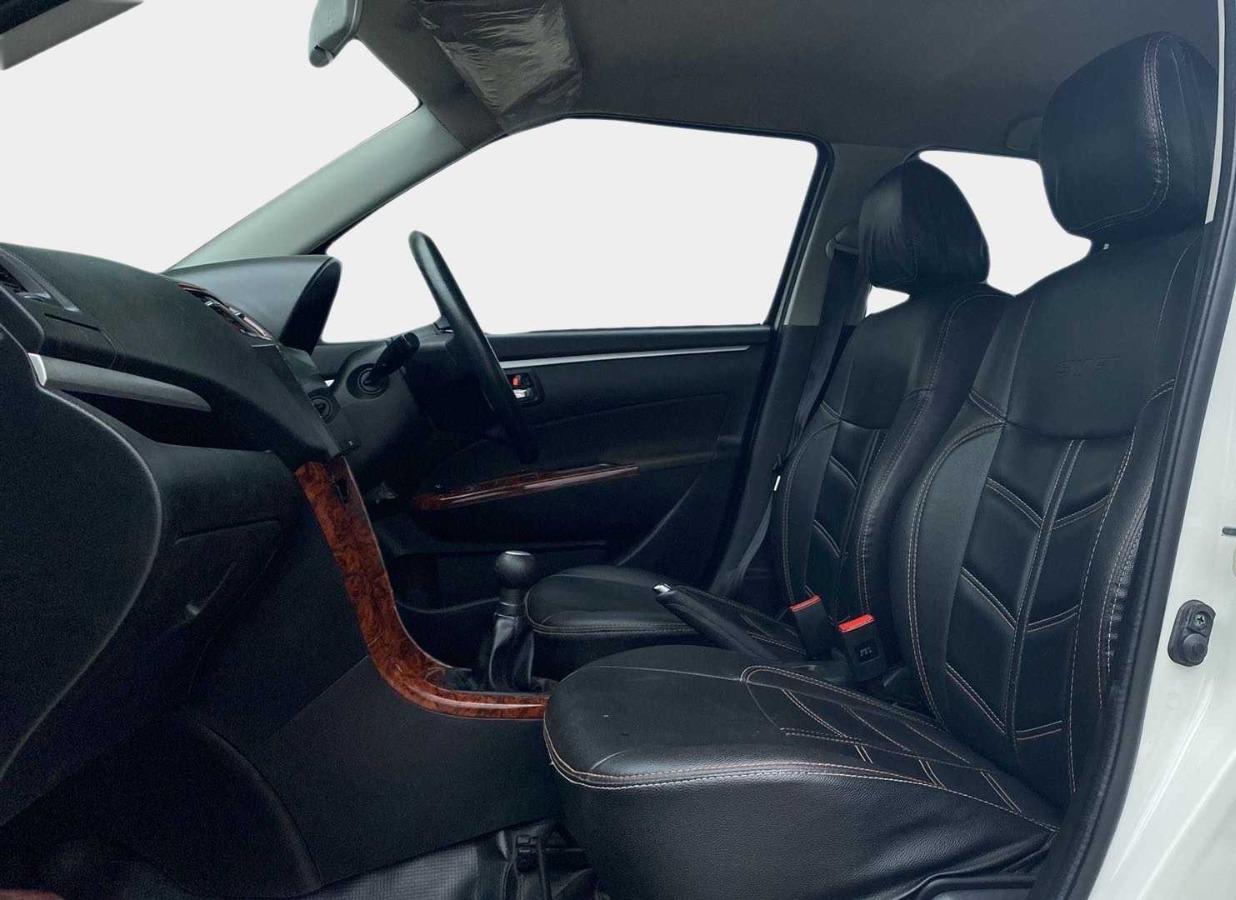 2016 Maruti Swift VXI, Petrol, Manual, 64,800 km, Right Side Front Door Cabin