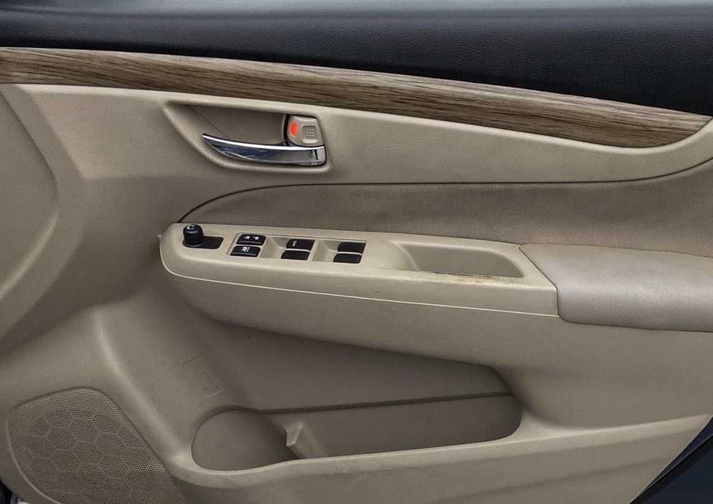 2019 Maruti Ciaz DELTA DIESEL 1.5, Diesel, Manual, 61,329 km, Driver Side Door Panels Control