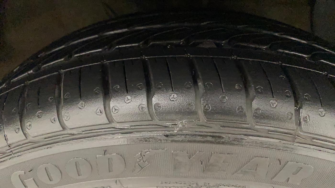 2021 Hyundai GRAND I10 NIOS ASTA AMT 1.2 KAPPA VTVT, Petrol, Automatic, 12,677 km, Right Front Tyre Tread