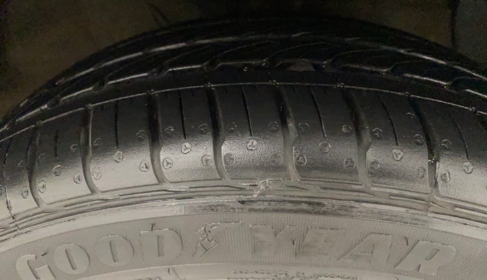 2021 Hyundai GRAND I10 NIOS ASTA AMT 1.2 KAPPA VTVT, Petrol, Automatic, 12,677 km, Right Front Tyre Tread