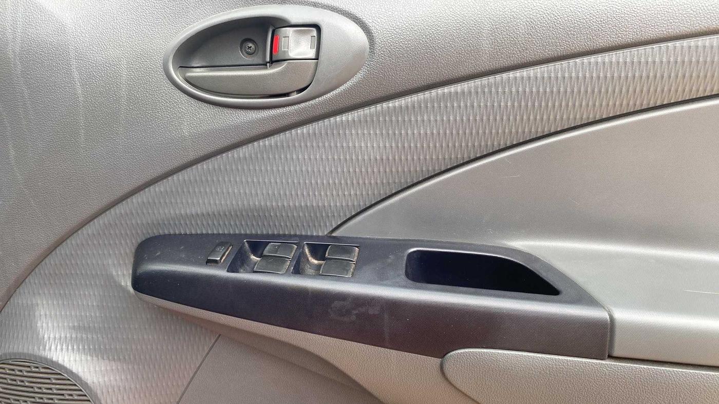 2012 Toyota Etios Liva GD, Diesel, Manual, 1,15,572 km, Driver Side Door Panels Control
