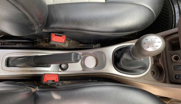 2016 Renault Duster RXL 1.6 PETROL, Petrol, Manual, 63,292 km, Gear Lever