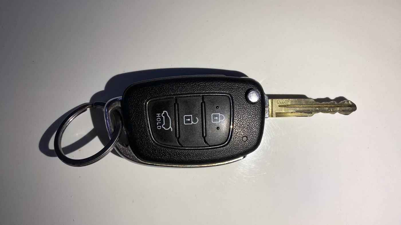 2020 Hyundai VENUE S 1.2, Petrol, Manual, 23,592 km, Key Close Up