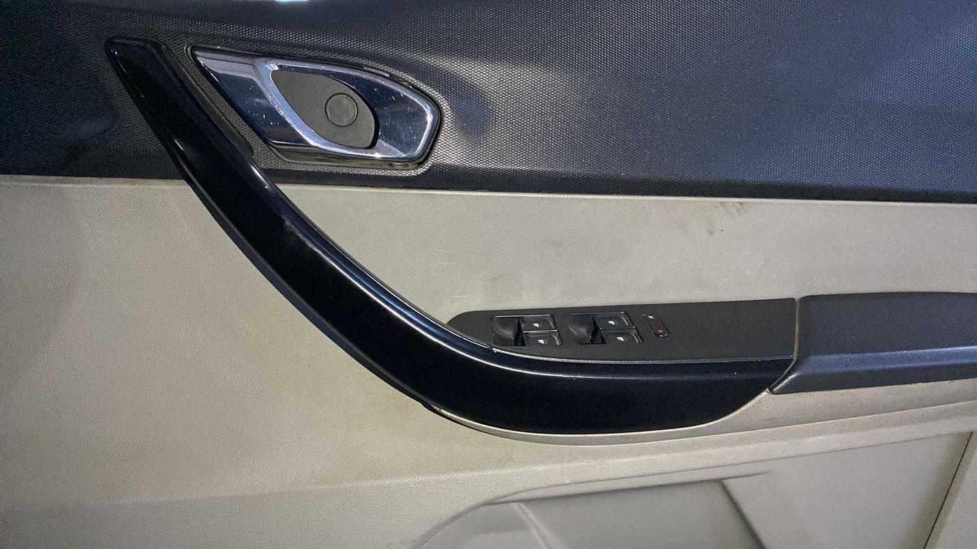 2017 Tata Tiago XZ PETROL, Petrol, Manual, 57,153 km, Driver Side Door Panels Control