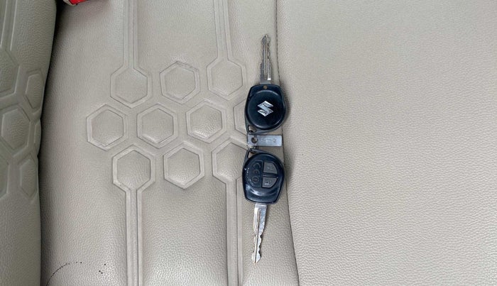 2015 Maruti Ciaz VXI+, Petrol, Manual, 77,302 km, Key Close Up