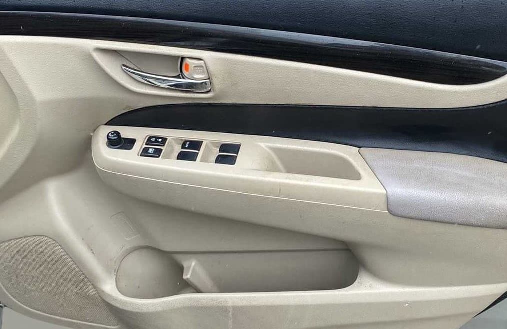 2015 Maruti Ciaz VXI+, Petrol, Manual, 77,302 km, Driver Side Door Panels Control