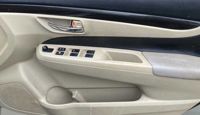 2015 Maruti Ciaz VXI+, Petrol, Manual, 77,302 km, Driver Side Door Panels Control