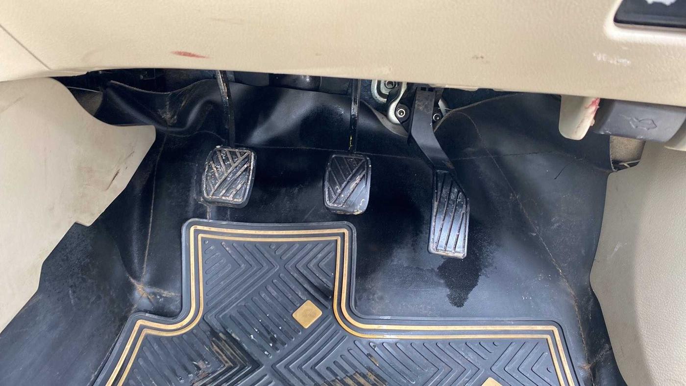 2015 Maruti Ciaz VXI+, Petrol, Manual, 77,302 km, Pedals