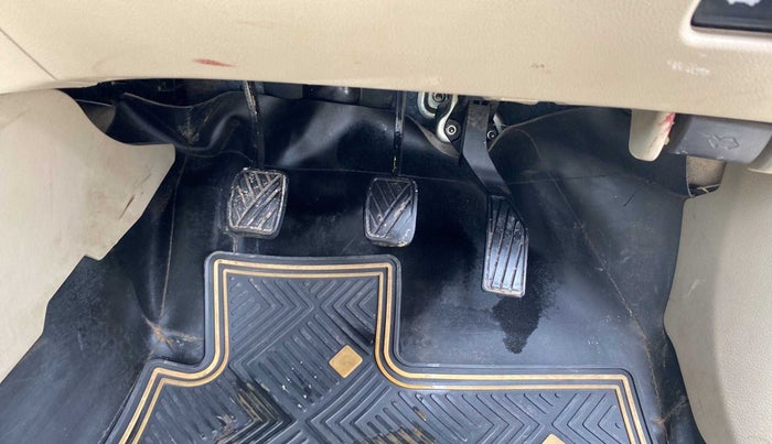 2015 Maruti Ciaz VXI+, Petrol, Manual, 77,302 km, Pedals