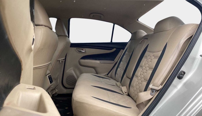 2015 Maruti Ciaz VXI+, Petrol, Manual, 77,302 km, Right Side Rear Door Cabin