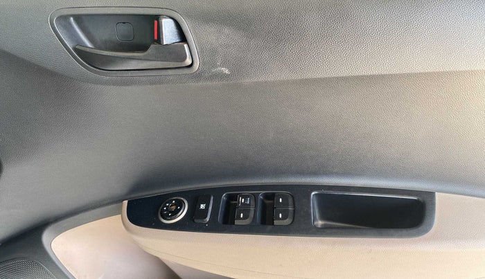 2018 Hyundai Xcent E+, Petrol, Manual, 43,633 km, Driver Side Door Panels Control