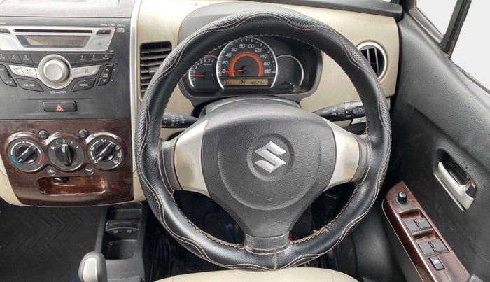 2016 Maruti Wagon R 1.0 VXI AMT, CNG, Automatic, 40,620 km, Steering Wheel Close Up