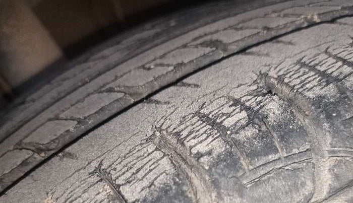 2017 Maruti Baleno DELTA PETROL 1.2, Petrol, Manual, 36,507 km, Left front tyre - Minor crack