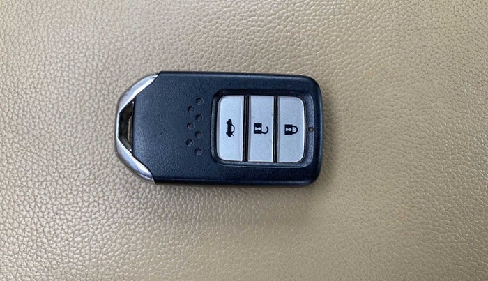 2015 Honda City 1.5L I-VTEC VX, Petrol, Manual, 1,15,146 km, Key Close Up
