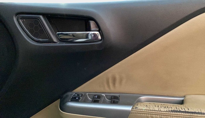 2015 Honda City 1.5L I-VTEC VX, Petrol, Manual, 1,15,146 km, Driver Side Door Panels Control