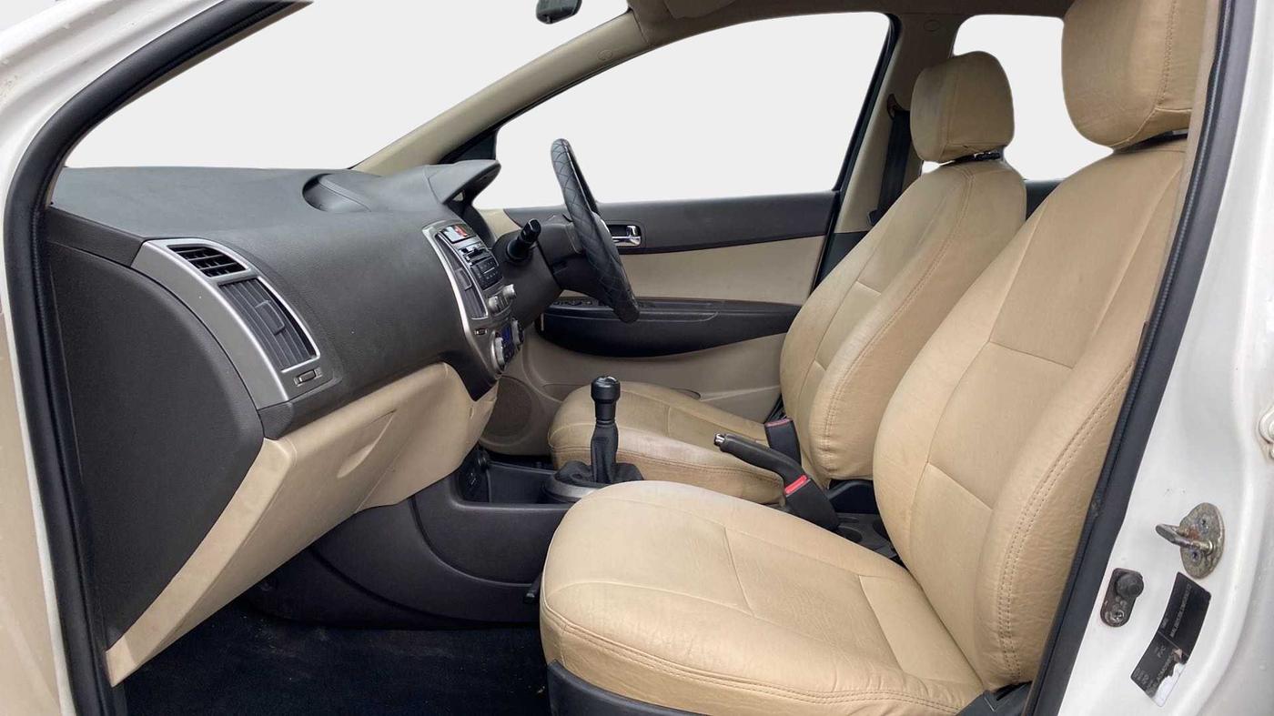 2013 Hyundai i20 MAGNA 1.2, Petrol, Manual, 59,109 km, Right Side Front Door Cabin